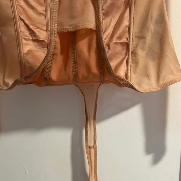 Guess bodysuit size M blush pink satin front mesh - Picture 7 of 9